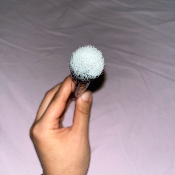 Kat Von D Beauty Flat Stippling Brush - Picture 3 of 3